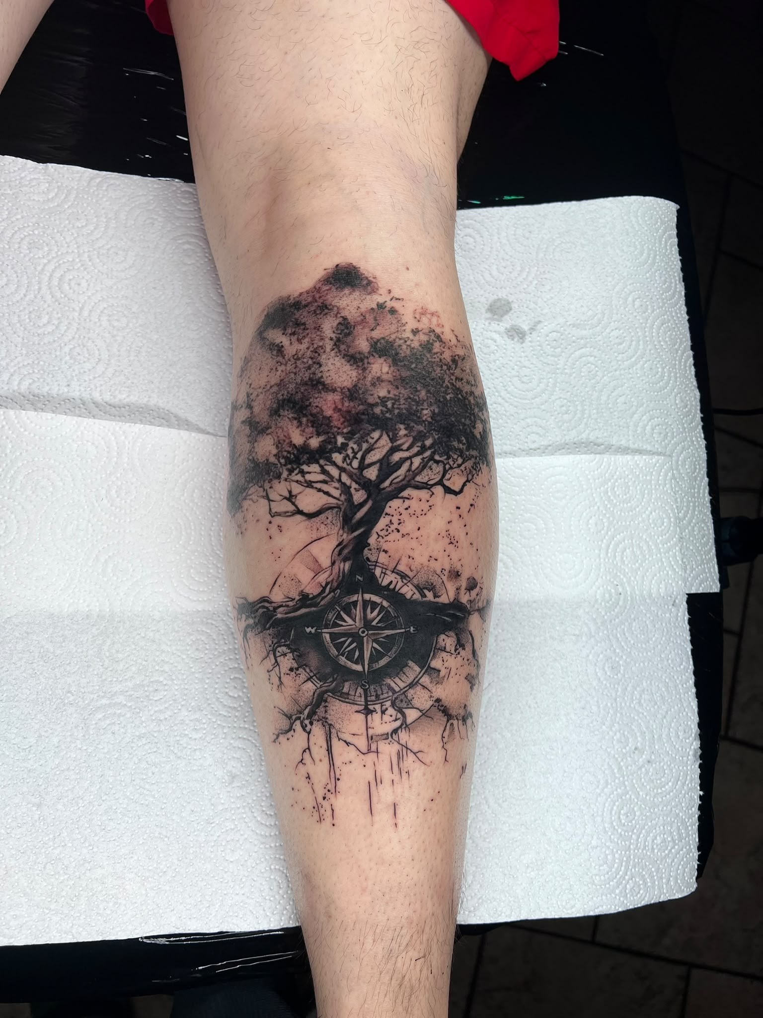 Lebensbaum & Kompass — Tattoo von Ciprian Grapa