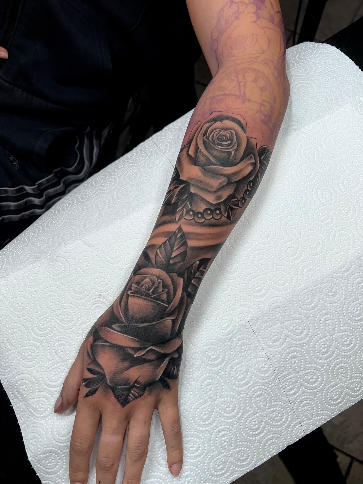 Rosen & grafische Symbole — Tattoo von Ciprian Grapa