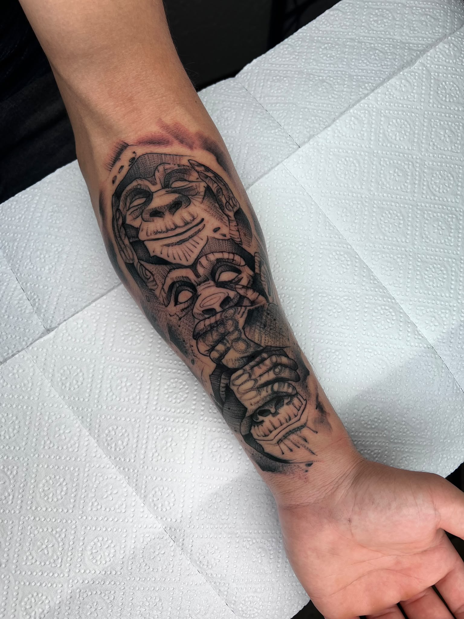 Ausdrucksstarke Masken — Tattoo von Ciprian Grapa