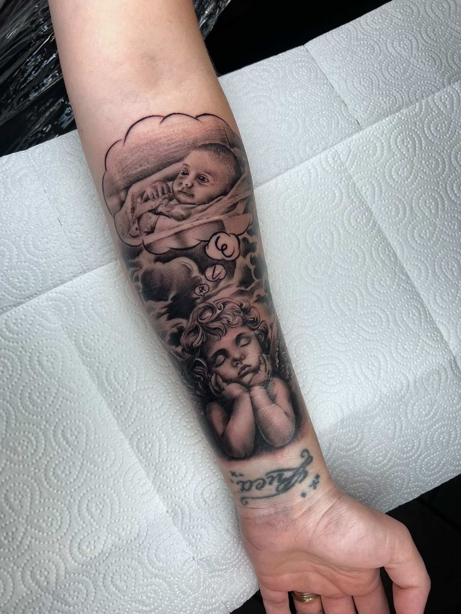 Engel & Lettering — Tattoo von Ciprian Grapa