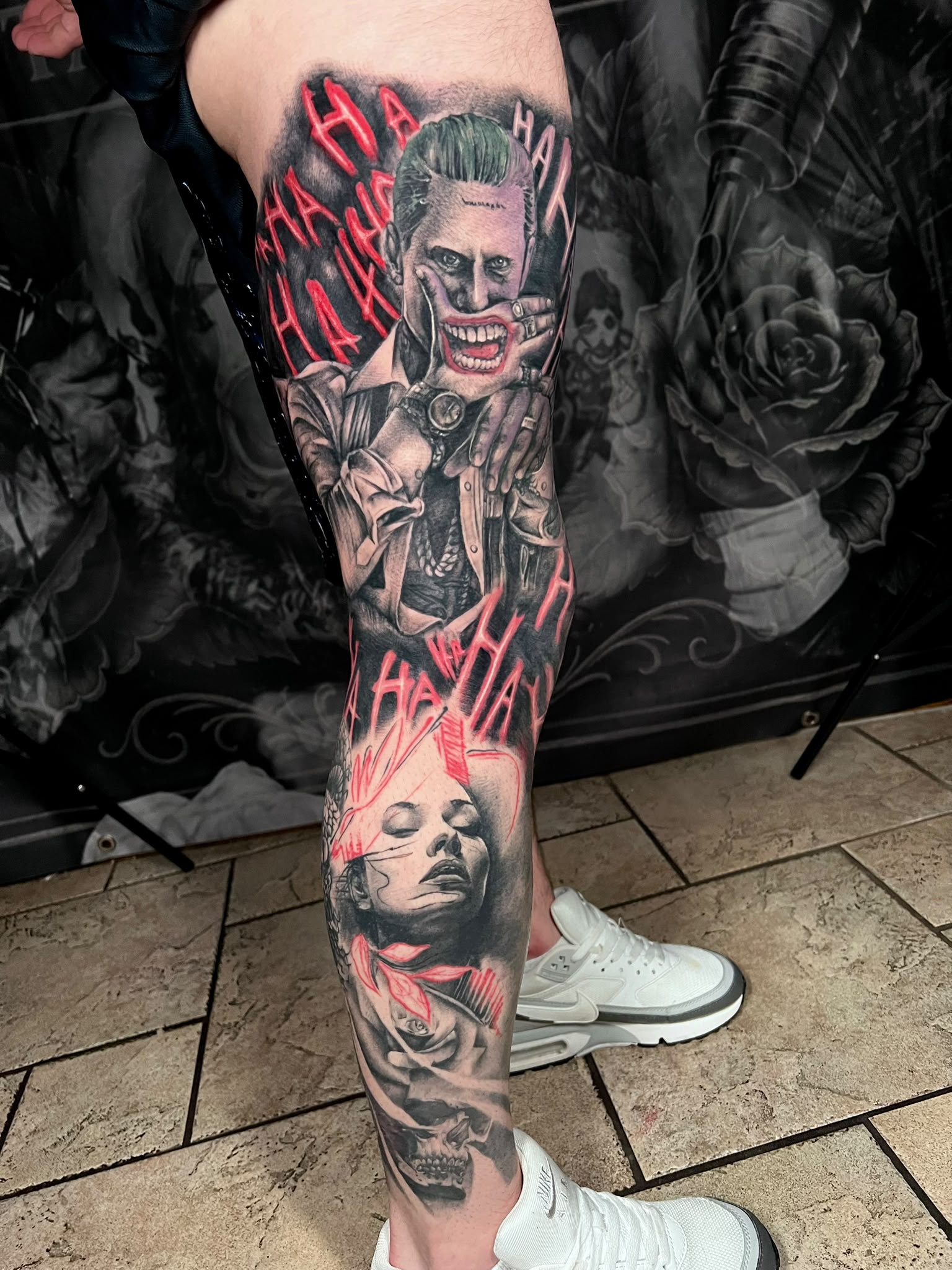 Joker & rotes Lettering — Tattoo von Ciprian Grapa