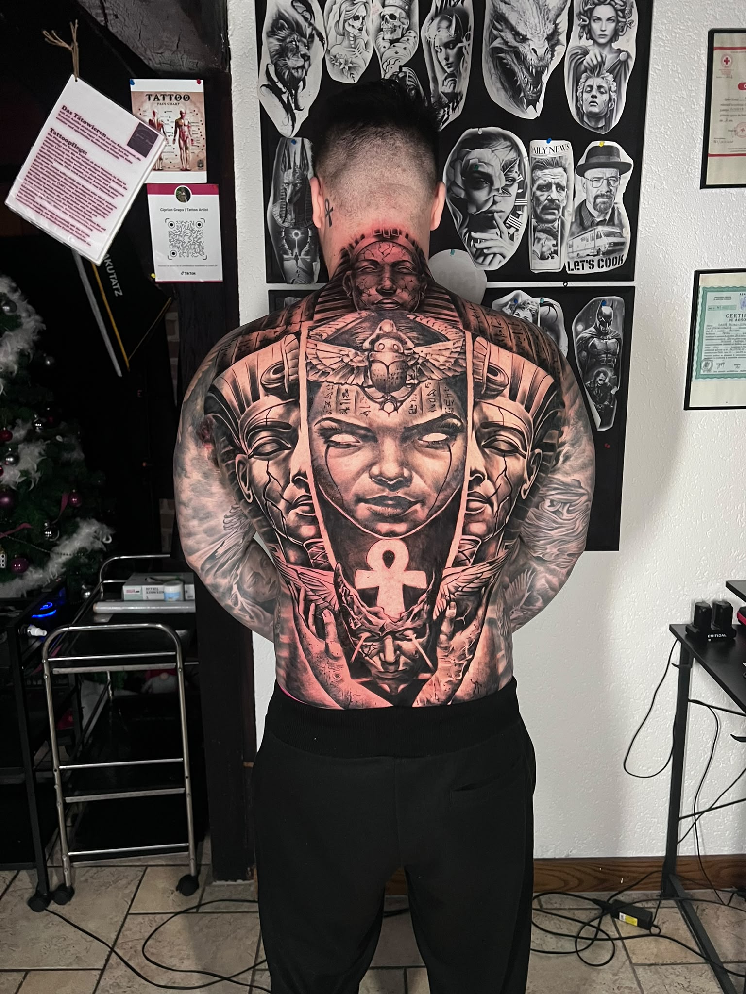 Porträtkomposition über den Rücken — Tattoo von Ciprian Grapa